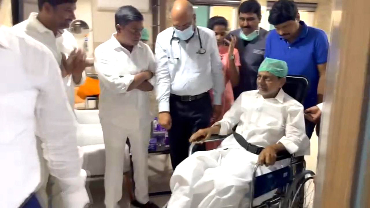 Former_20Telangana_20CM_20KCR_20Discharged_20From_20Hospital_20Pics-12.jpg 11