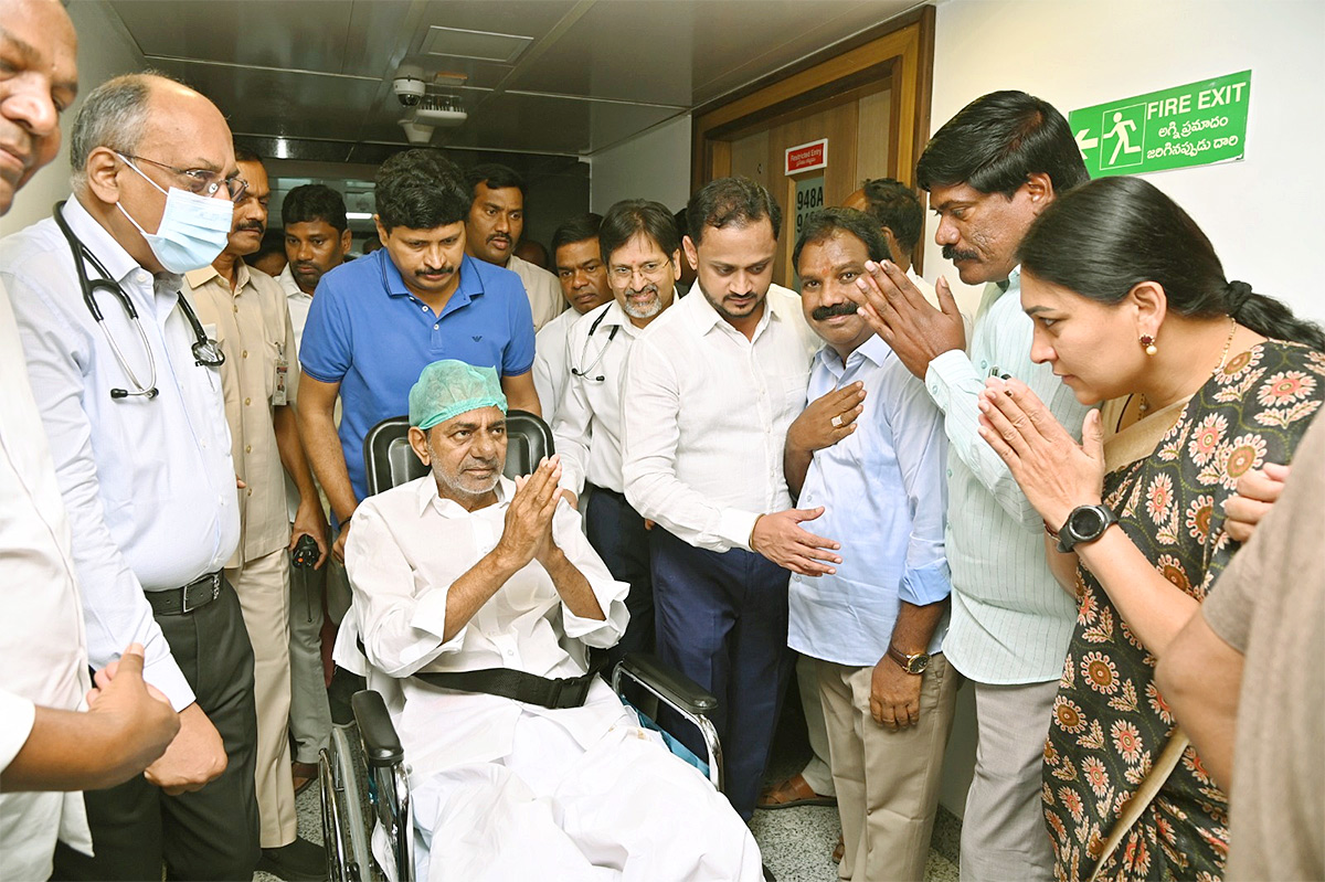 Former_20Telangana_20CM_20KCR_20Discharged_20From_20Hospital_20Pics-3.jpg 3