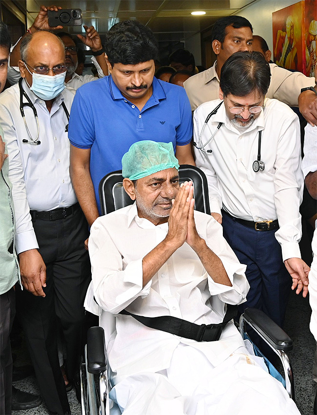 Former_20Telangana_20CM_20KCR_20Discharged_20From_20Hospital_20Pics-4.jpg 4