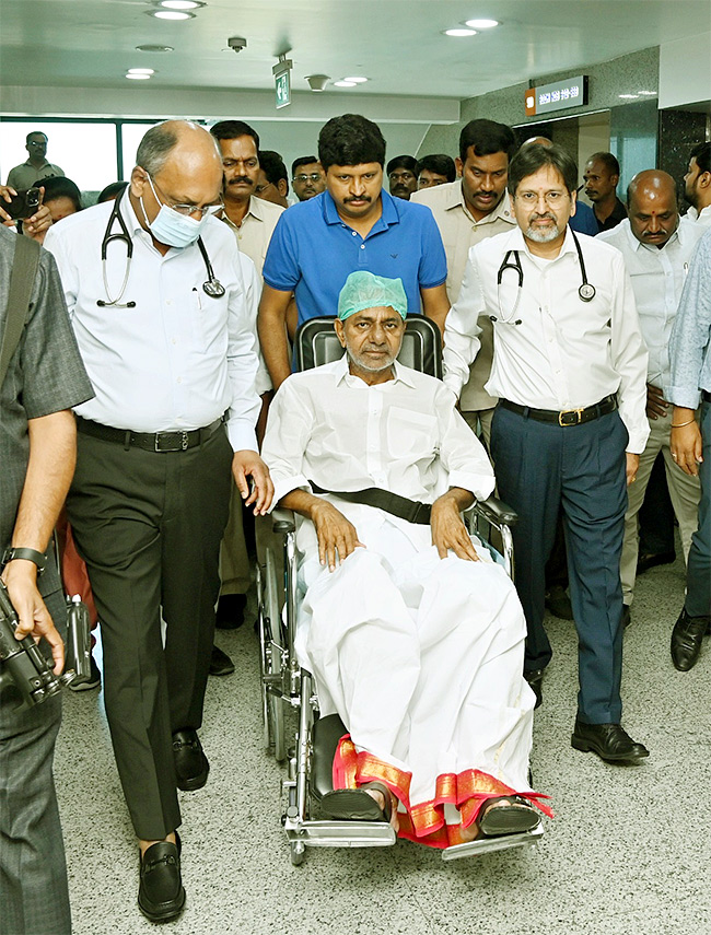Former_20Telangana_20CM_20KCR_20Discharged_20From_20Hospital_20Pics-6.jpg 6