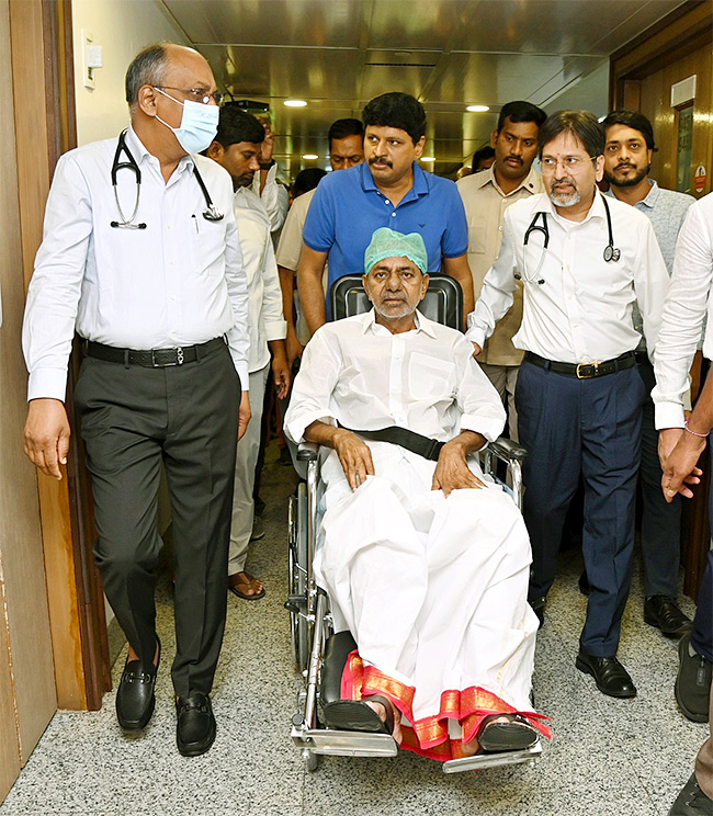 Former_20Telangana_20CM_20KCR_20Discharged_20From_20Hospital_20Pics-7.jpg 7