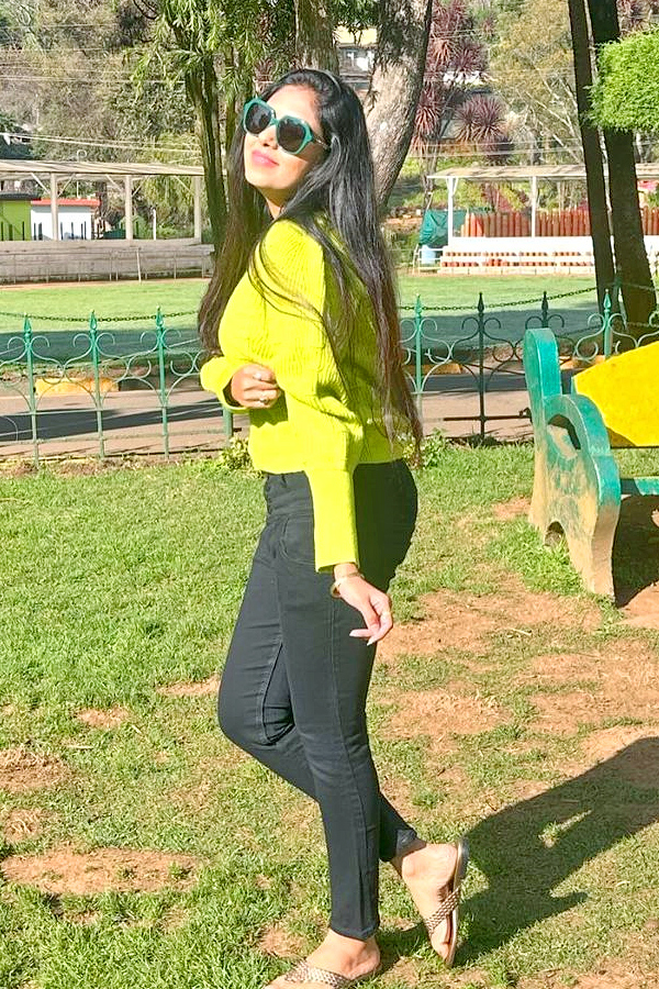 Jabardasth_20Satya_20Sri_20Visits_20Ooty_20Photos_10.jpg 11