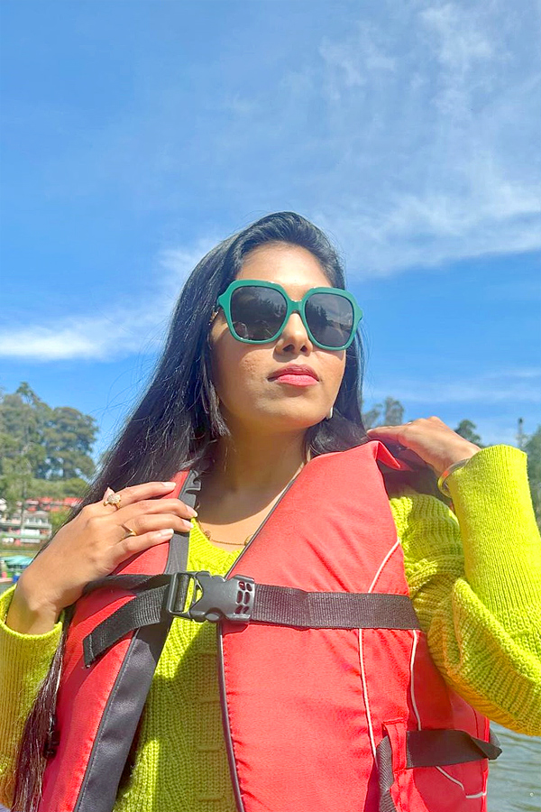 Jabardasth_20Satya_20Sri_20Visits_20Ooty_20Photos_12.jpg 13