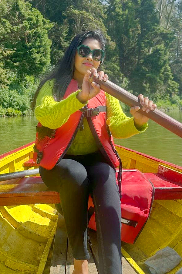 Jabardasth_20Satya_20Sri_20Visits_20Ooty_20Photos_15.jpg 16