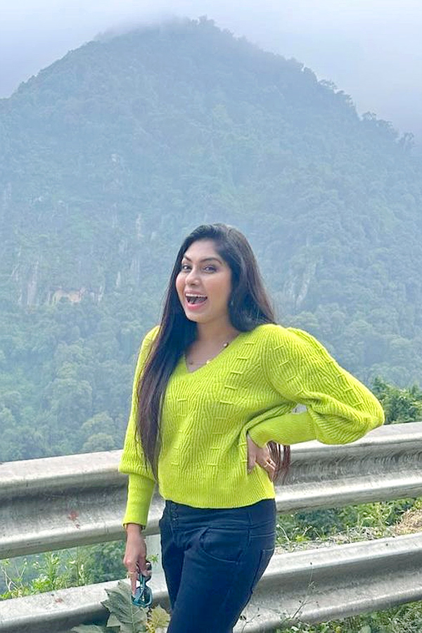 Jabardasth_20Satya_20Sri_20Visits_20Ooty_20Photos_3.jpg 4
