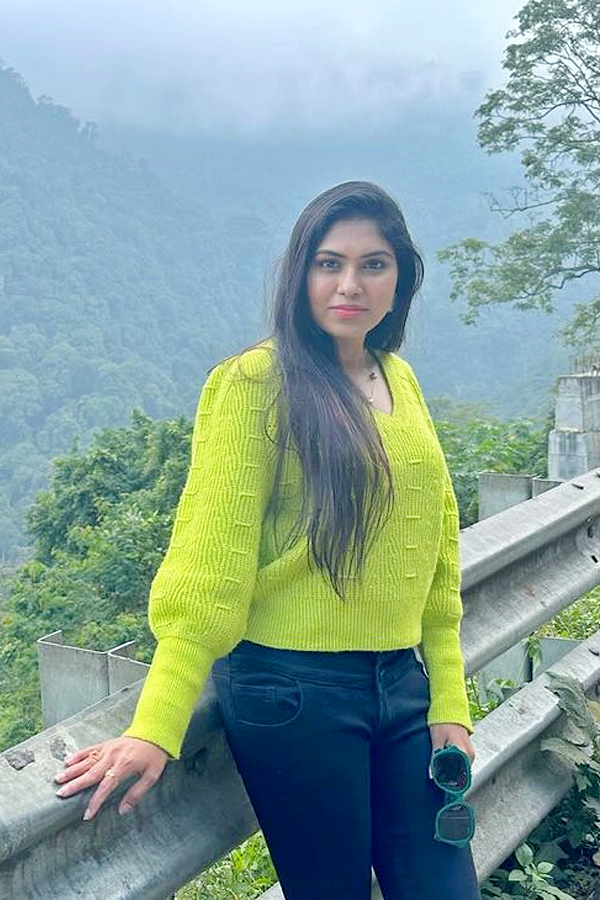 Jabardasth_20Satya_20Sri_20Visits_20Ooty_20Photos_4.jpg 5
