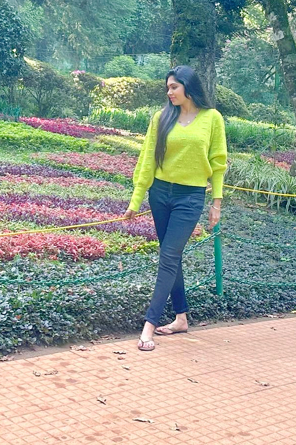 Jabardasth_20Satya_20Sri_20Visits_20Ooty_20Photos_7.jpg 8