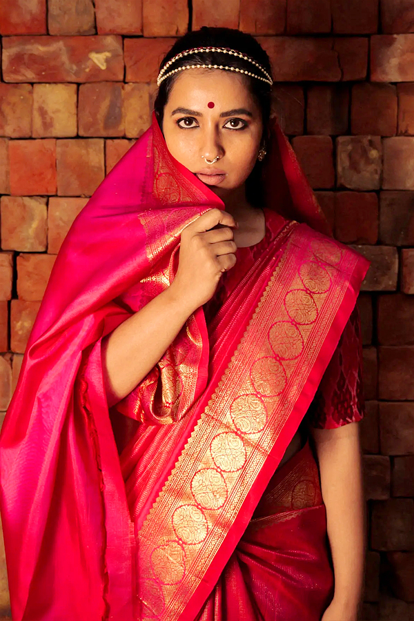 Komalee-Prasad-03.jpg 3