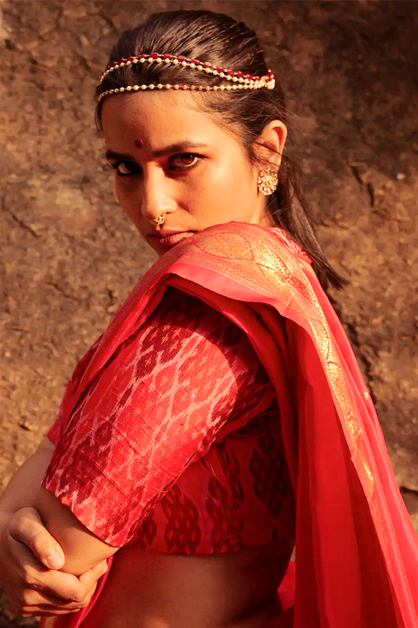 Komalee-Prasad-04.jpg 4