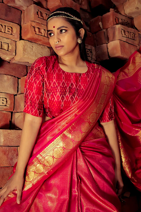 Komalee-Prasad-05.jpg 5