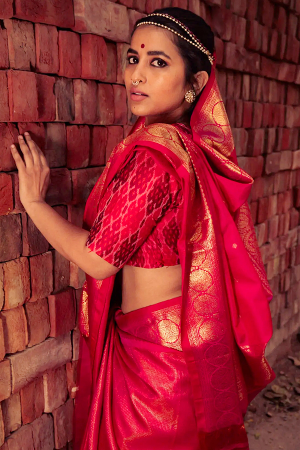 Komalee-Prasad-06.jpg 6