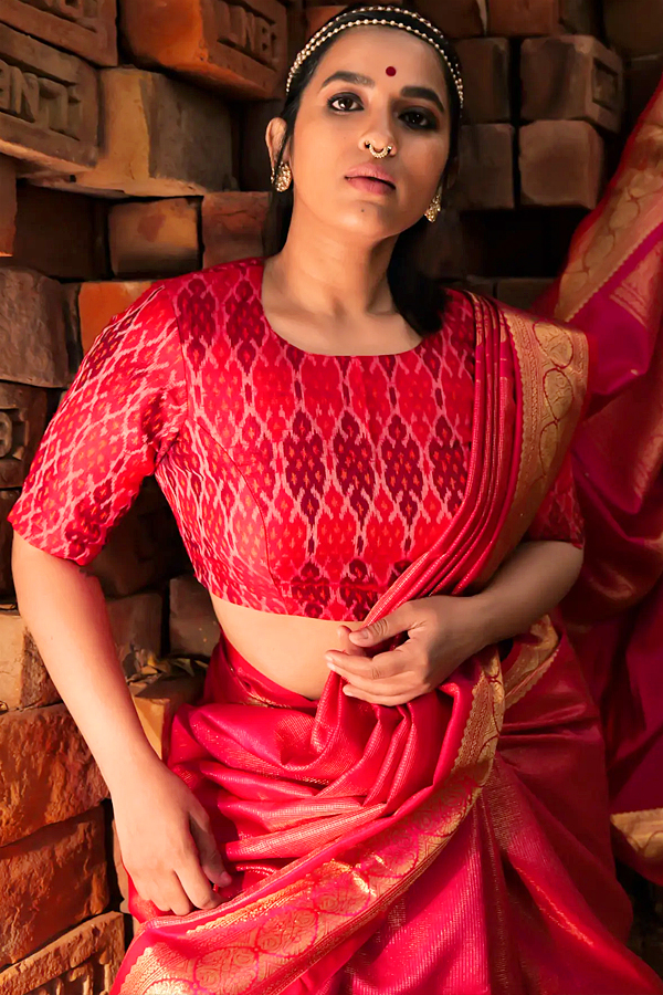 Komalee-Prasad-07.jpg 7