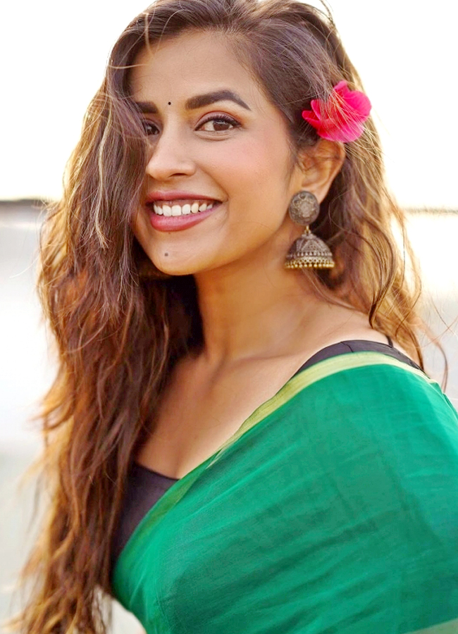 Komalee-Prasad-12.jpg 11