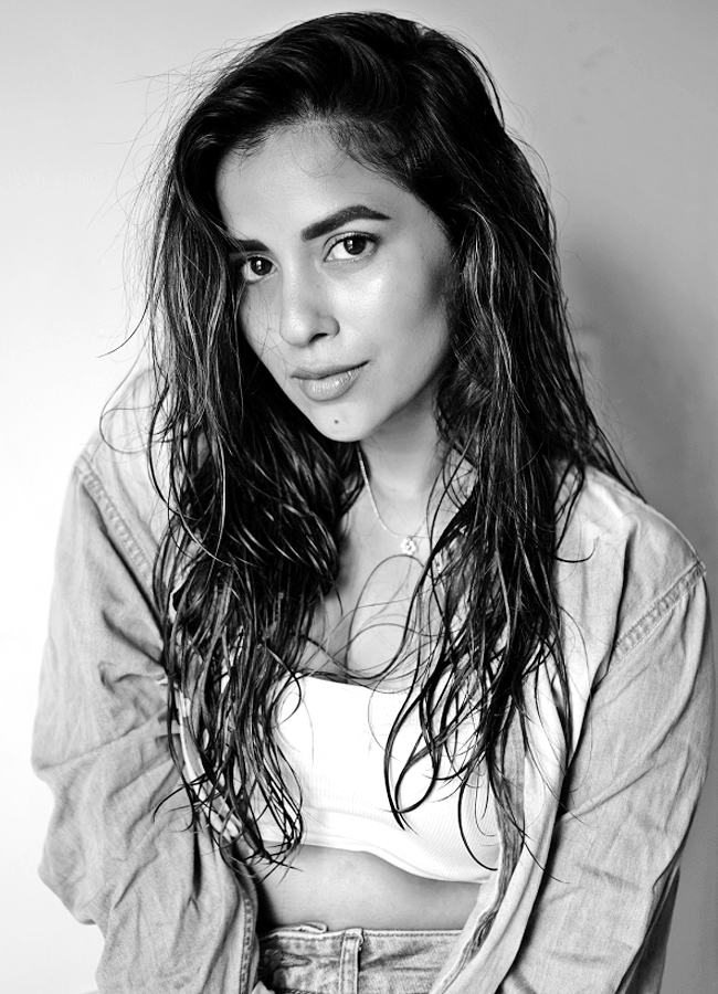 Komalee-Prasad-15.jpg 14