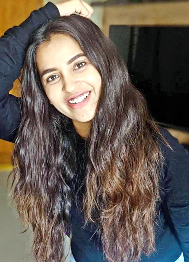 Komalee-Prasad-17.jpg 16