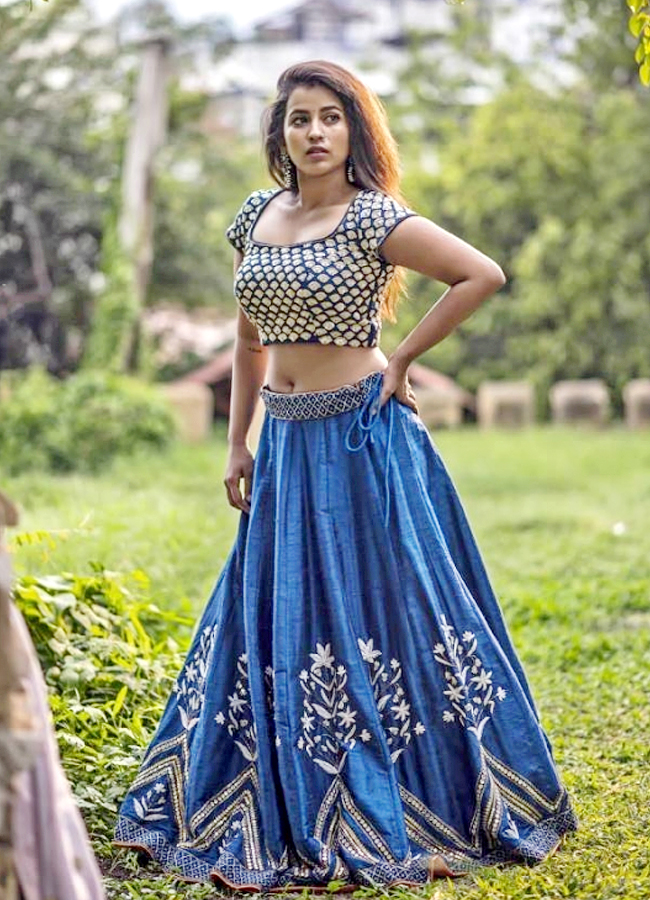 Komalee-Prasad-21.jpg 20