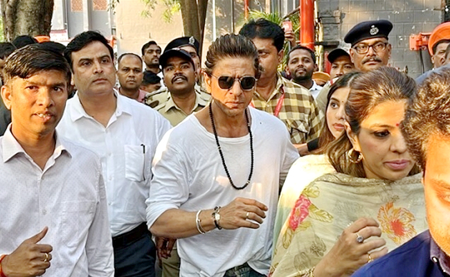 SRK-Shirdi-02.jpg 2