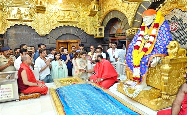 SRK-Shirdi-05.jpg 6