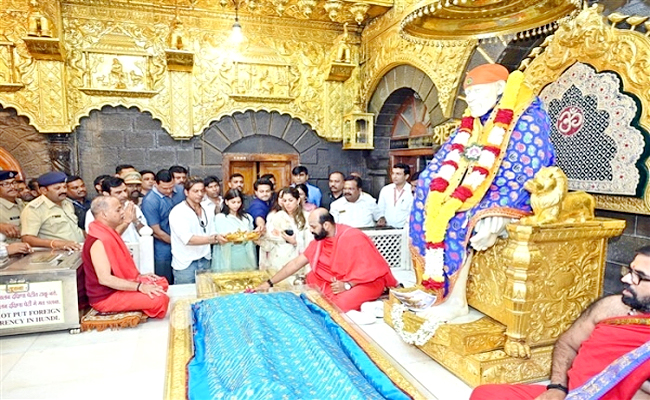 SRK-Shirdi-06.jpg 8