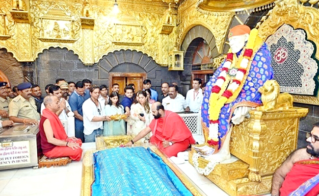 SRK-Shirdi-07.jpg 10