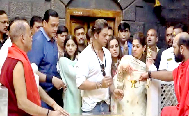 SRK-Shirdi-10.jpg 9
