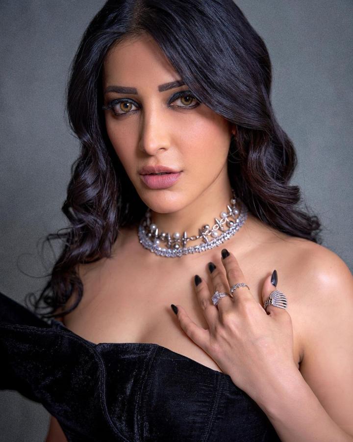 Shruthi-Haasan-insta-photos.jpg 6