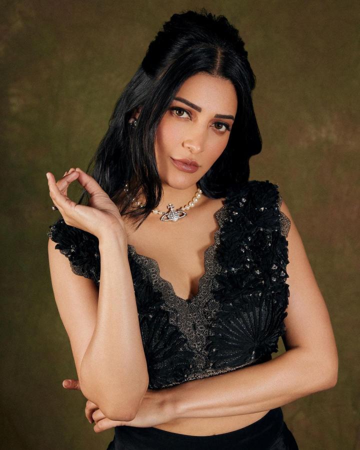 Shruthi-insta-photos.jpg 10