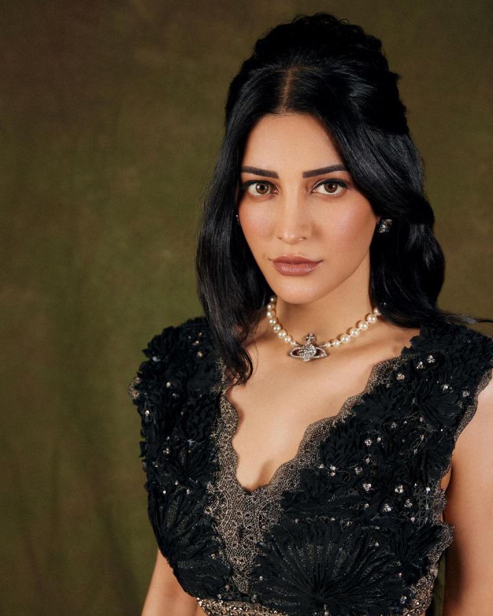 Shruthi-latest-hot-pics.jpg 14