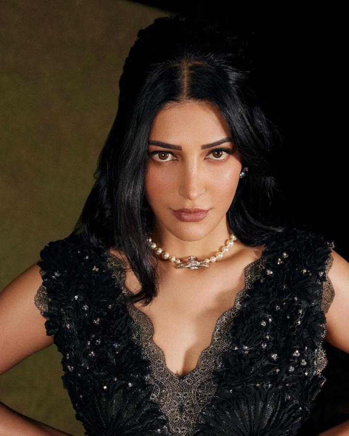 Shruthi-latest-photos.jpg 12