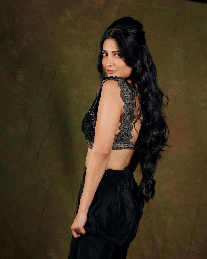Shruthi-latest-pics.jpg 11