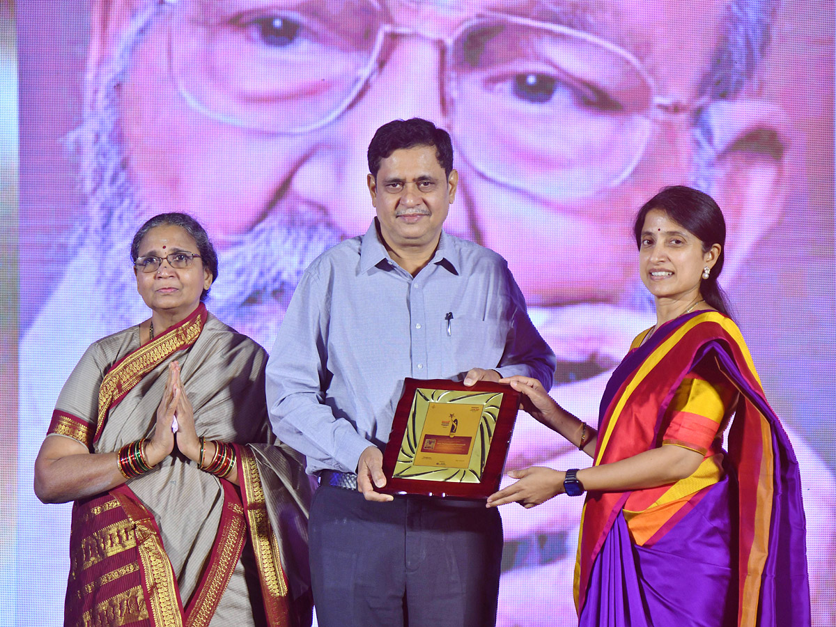 sakshi_20excellence_20awards_202023_20Photos_16.jpg 37