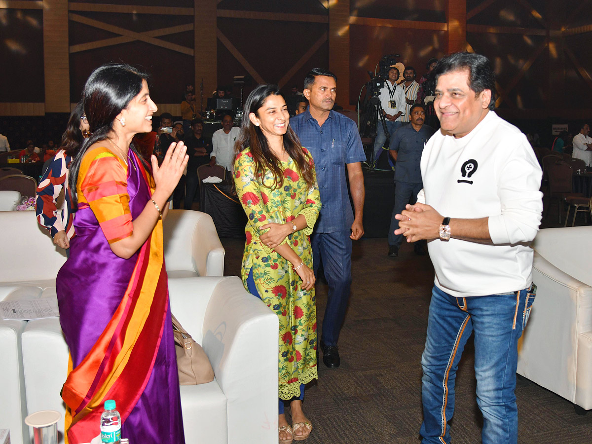 sakshi_20excellence_20awards_202023_20Photos_17.jpg 38