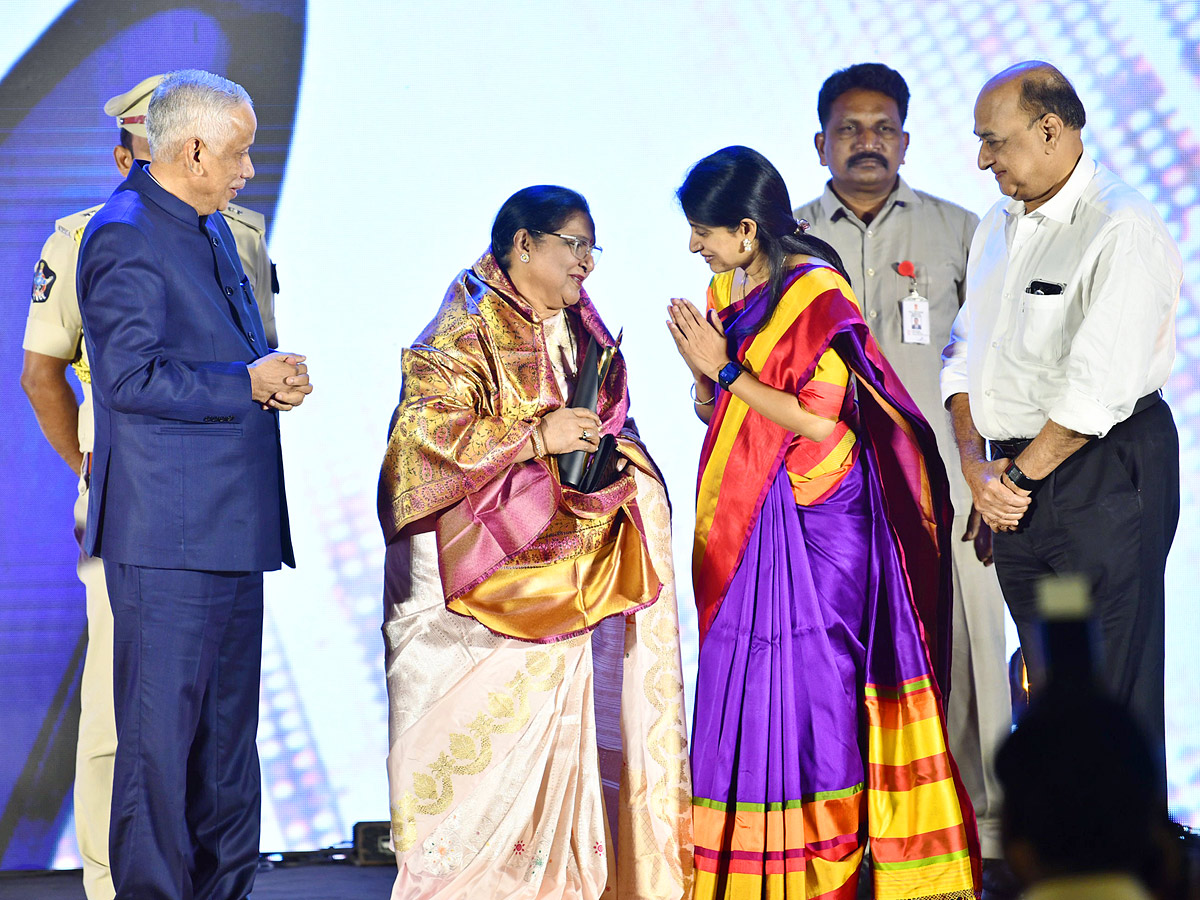 sakshi_20excellence_20awards_202023_20Photos_59.jpg 16