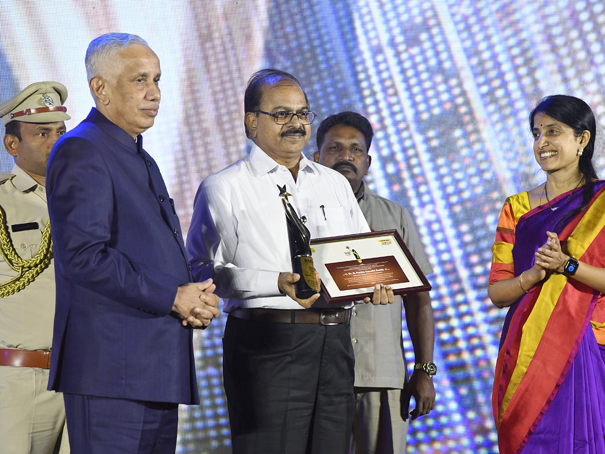 sakshi_20excellence_20awards_202023_20Photos_65.jpg 17