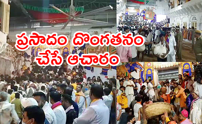 Devotees-Loot-Prasad-Is-Tradition.jpg