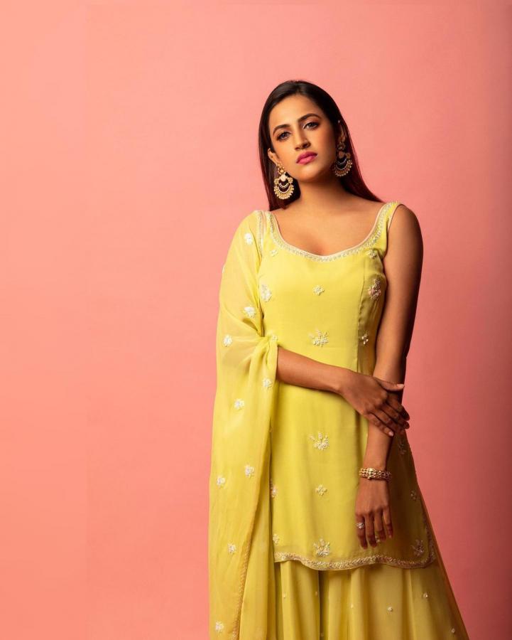 Niharika-Konidela-insta-pics.jpg 10