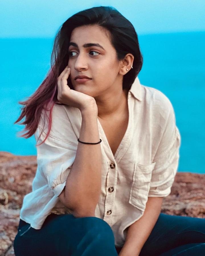 Niharika-Konidela-stills.jpg 9