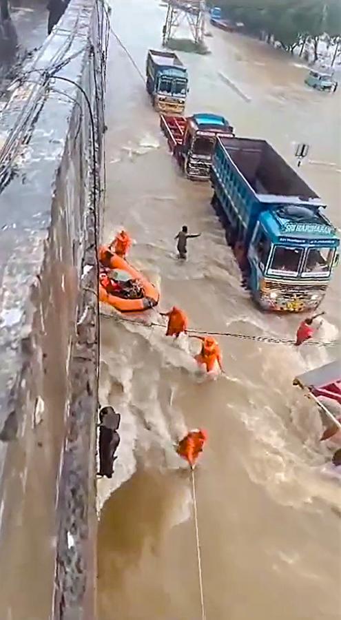 Heavy_20rains_20predicted_20in_20Tamil_20Nadu_20Pics-13.jpg 12