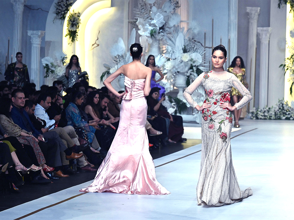 fashion_20show_20of_20Bridal_20Couture_20Week_20in_20Lahore_20photos-11.jpg 11
