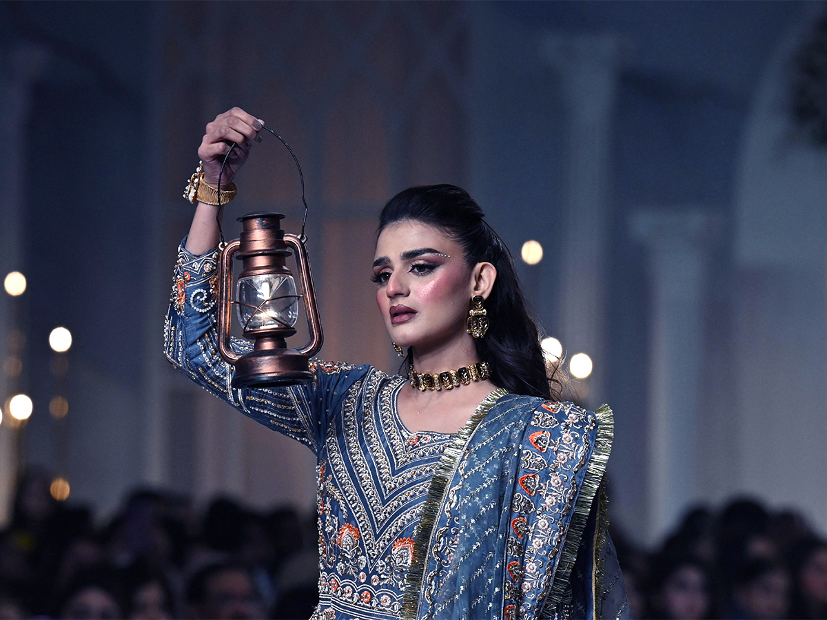 fashion_20show_20of_20Bridal_20Couture_20Week_20in_20Lahore_20photos-16.jpg 15