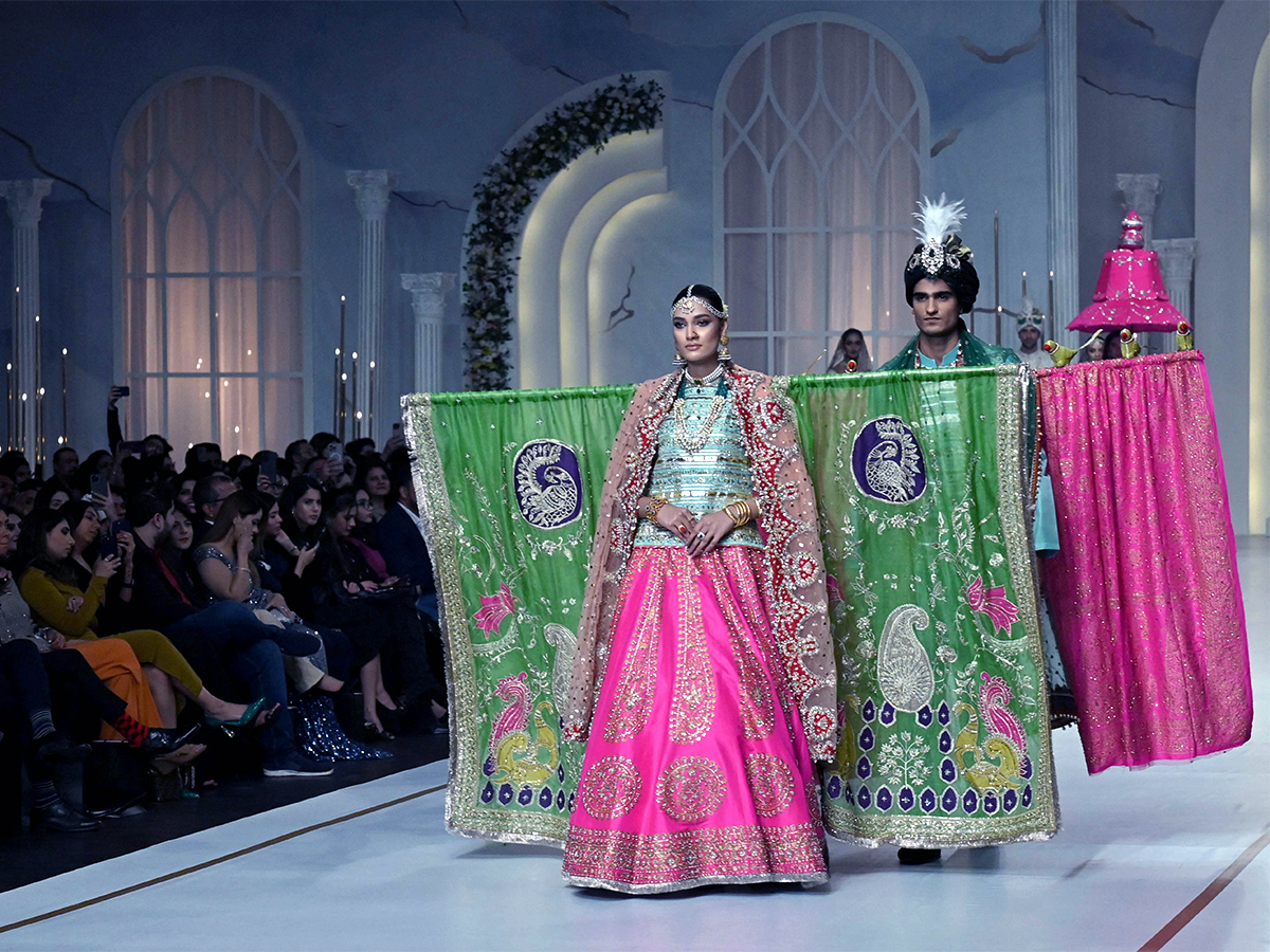 fashion_20show_20of_20Bridal_20Couture_20Week_20in_20Lahore_20photos-19.jpg 17