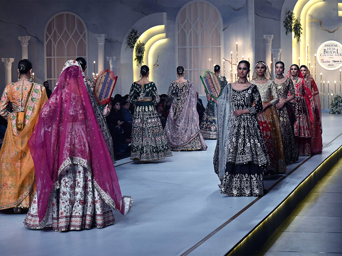 fashion_20show_20of_20Bridal_20Couture_20Week_20in_20Lahore_20photos-20.jpg 18