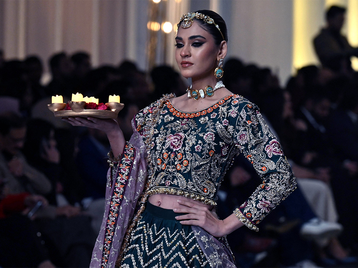 fashion_20show_20of_20Bridal_20Couture_20Week_20in_20Lahore_20photos-21.jpg 19