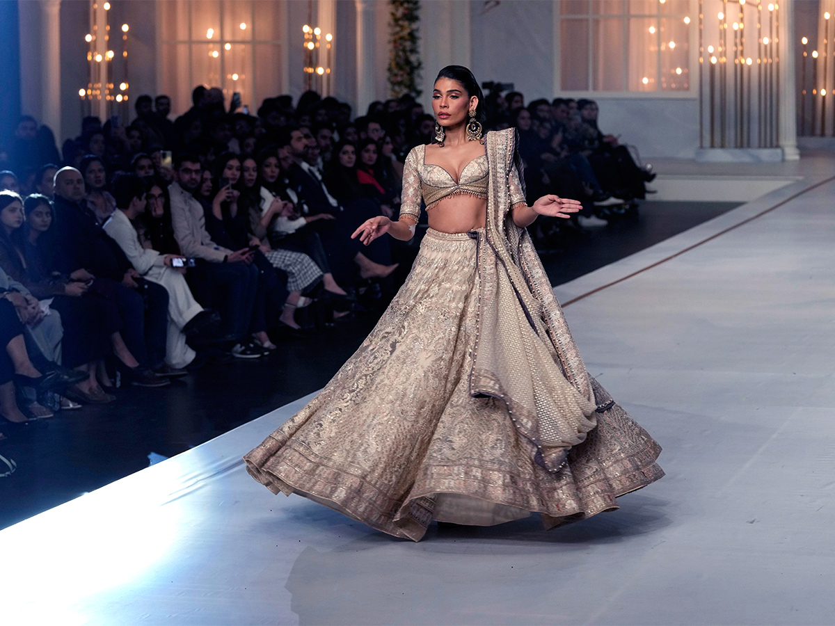 fashion_20show_20of_20Bridal_20Couture_20Week_20in_20Lahore_20photos-23.jpg 21