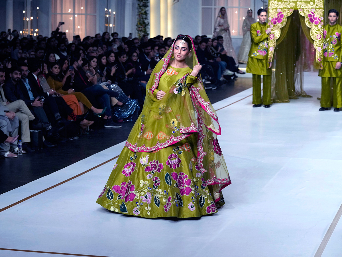 fashion_20show_20of_20Bridal_20Couture_20Week_20in_20Lahore_20photos-24.jpg 22