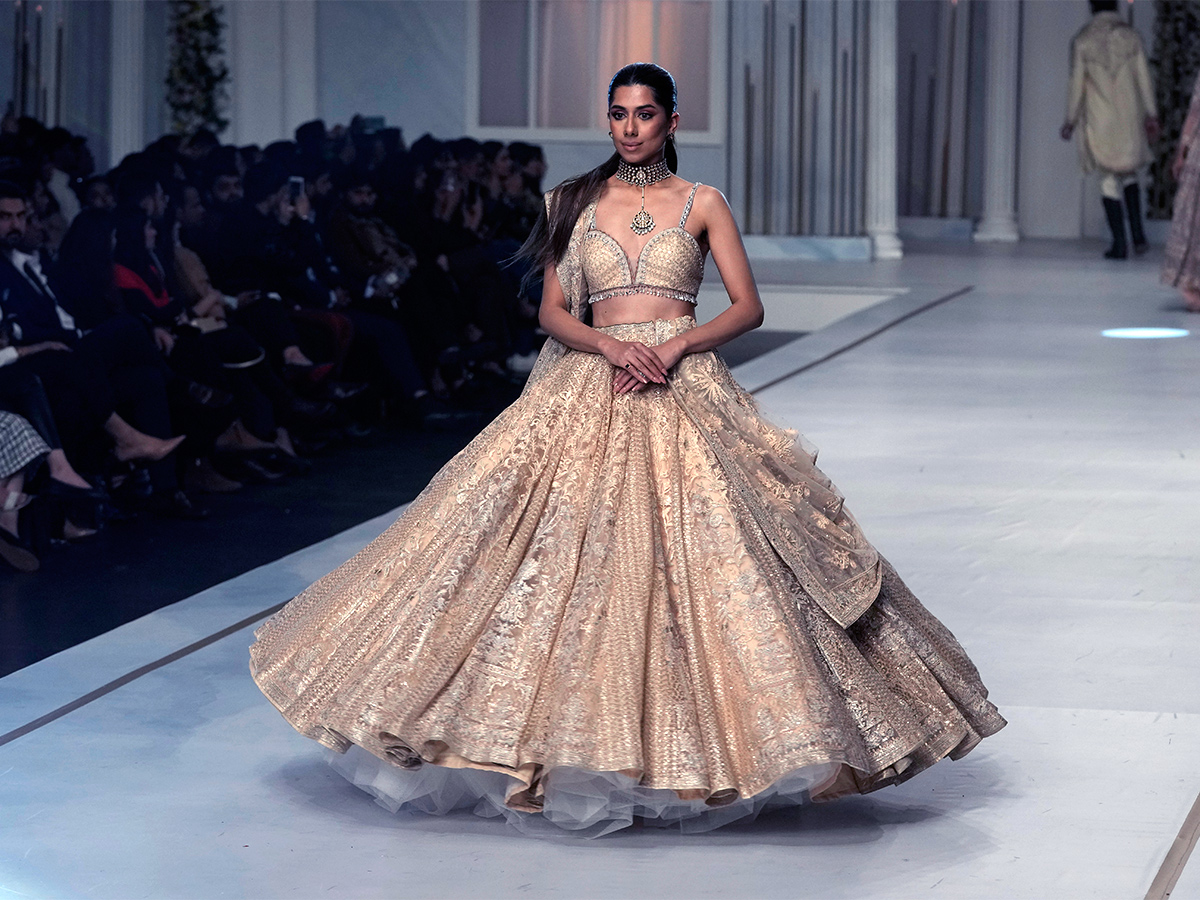 fashion_20show_20of_20Bridal_20Couture_20Week_20in_20Lahore_20photos-29.jpg 26