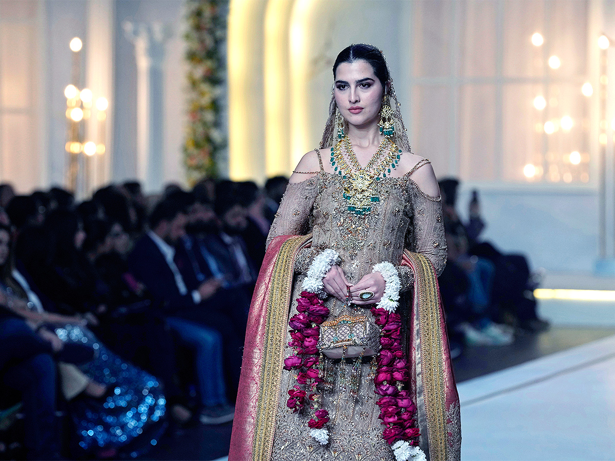 fashion_20show_20of_20Bridal_20Couture_20Week_20in_20Lahore_20photos-3.jpg 3