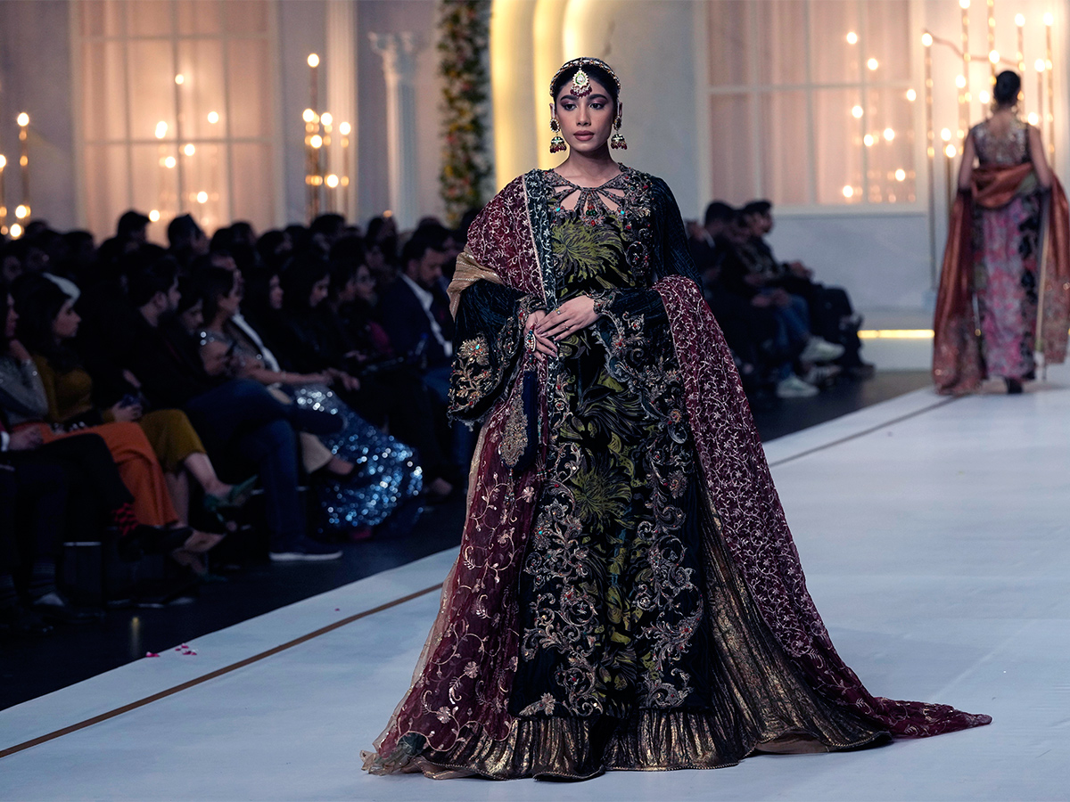 fashion_20show_20of_20Bridal_20Couture_20Week_20in_20Lahore_20photos-30.jpg 27
