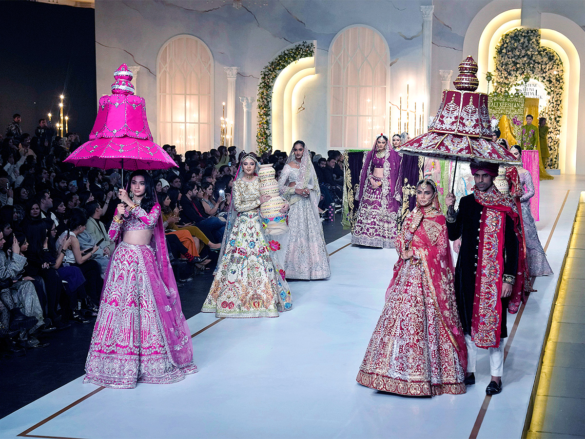 fashion_20show_20of_20Bridal_20Couture_20Week_20in_20Lahore_20photos-31.jpg 28