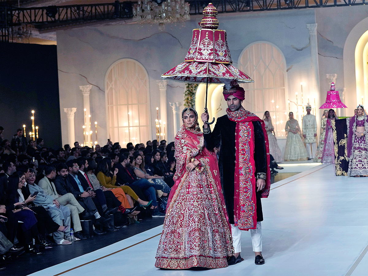 fashion_20show_20of_20Bridal_20Couture_20Week_20in_20Lahore_20photos-33.jpg 30